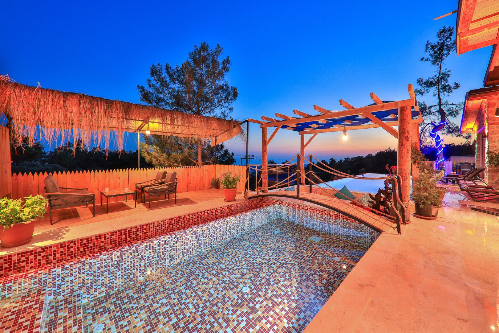 Villa Breathe Isıtmalı Havuzlu Deniz ve Doğa Manzaralı Saunalı Jakuzili Kiralık Balayı Villası