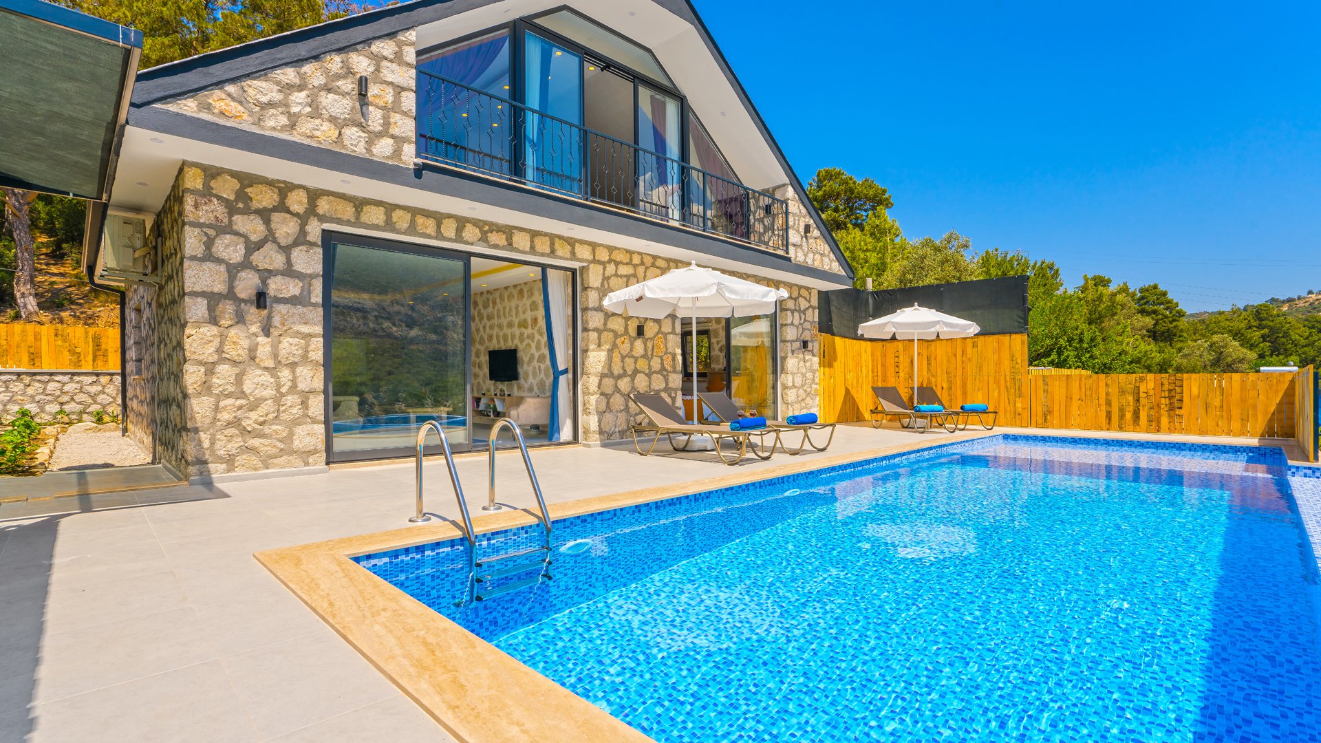 Villa Çamlık Lüks Jakuzili Havuzu Korunaklı Kiralık Yazlık Villa